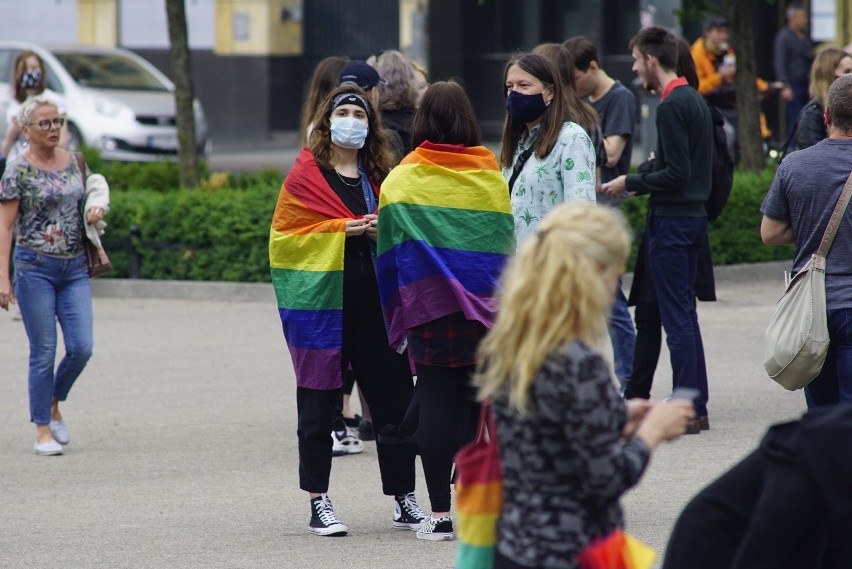 Protest przeciwko "Karcie Nienawiści Andrzeja Dudy" na placu...