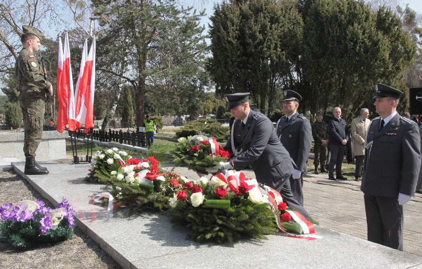 Radom. Rocznica zbrodni hitlerowskich na Firleju. Uczcili pamięć ofiar apelem 