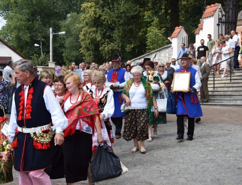 Bolechowice gościły gospodarzy z całej gminy. Podzielili dożynkowy chleb