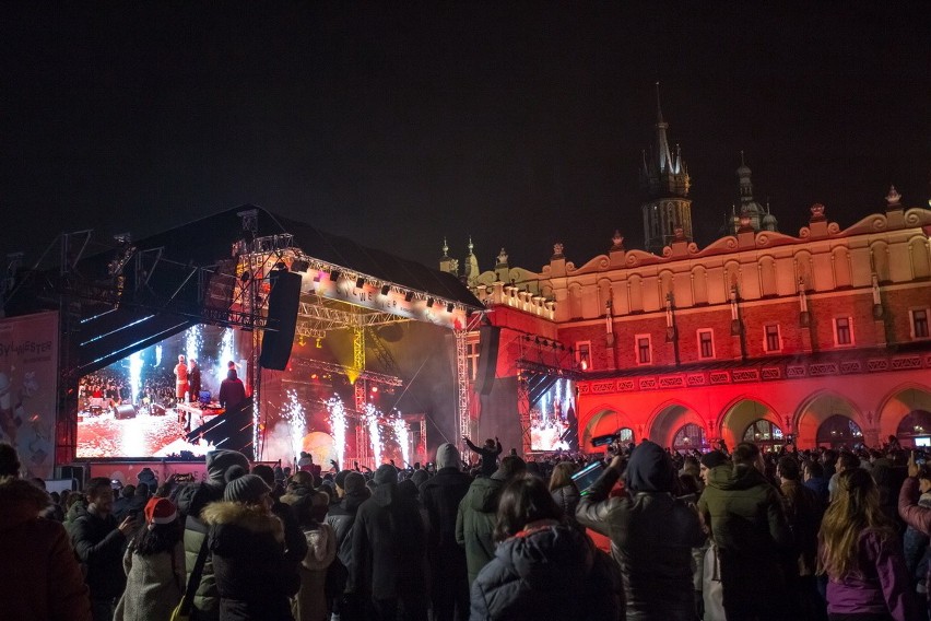 Sylwester w Krakowie 2018: Quebonafide i inni artyści rozgrzali publiczność [ZDJĘCIA]