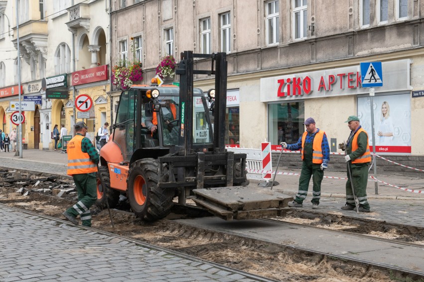 Rozpoczął się remont torowiska ul. Dąbrowskiego