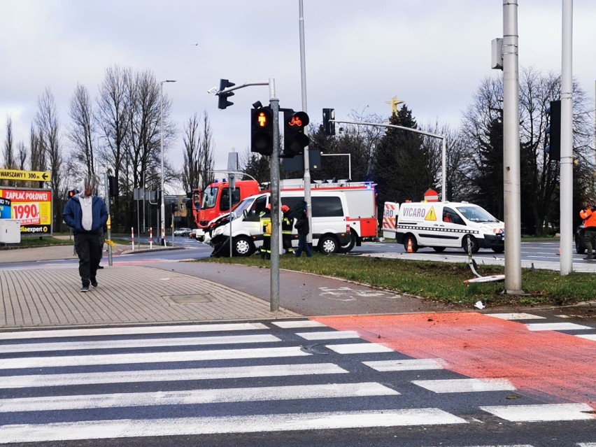 Wypadek przy al. Armii Krajowej w Koszalinie. Zderzyły się dwa pojazdy [ZDJĘCIA]