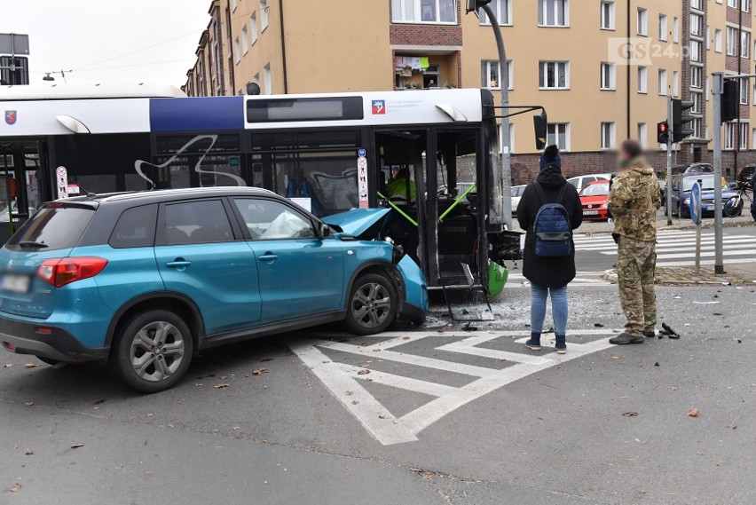 Wypadek z udziałem autobusu na Niebuszewie. Jedna osoba ranna 