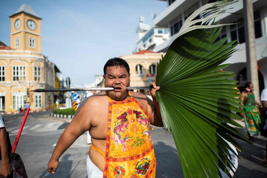 Na tajlandzkiej wyspie Phuket odbywa się drastyczny festiwal...
