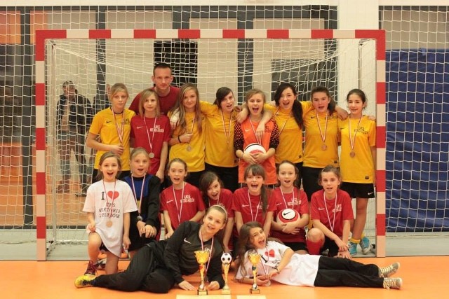 Drużyna dziewcząt z Gielniowa zagrała na turnieju w Klwowie.
