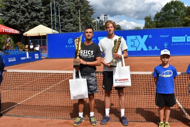 Dymitar Kuzmanow (z lewej) wygrał turniej Talex Open