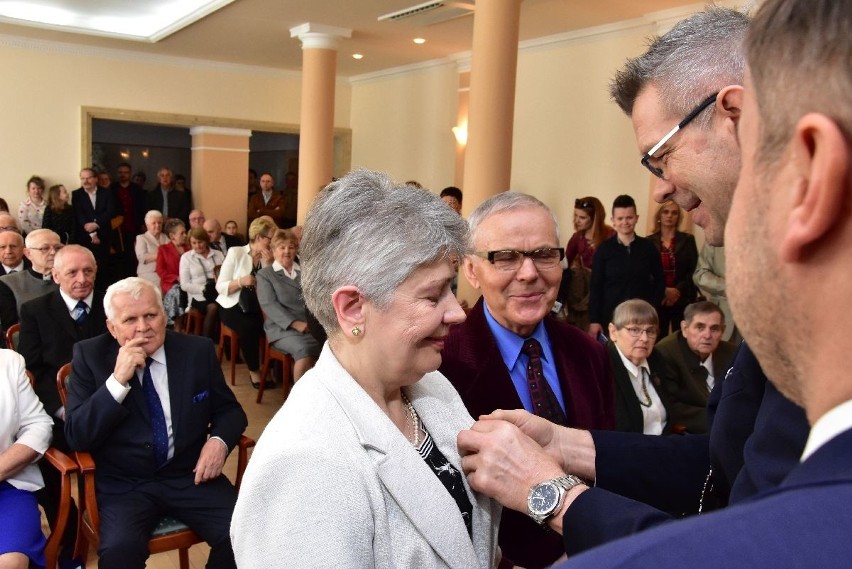 25 par z Kielc świętowało Złote Gody. Jubilacji otrzymali medale i listy gratulacyjne