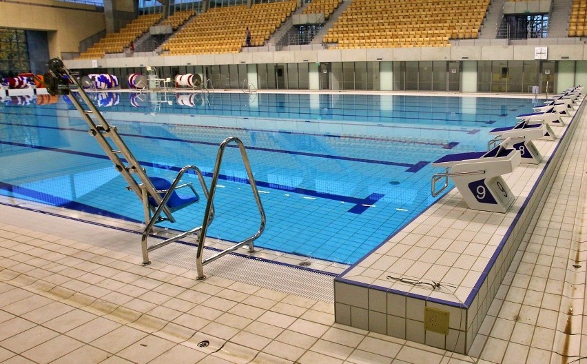  Floating Arena w Szczecinie wciąż zamknięta. Kiedy miasto otworzy basen? Pływacy nie mają gdzie trenować! 