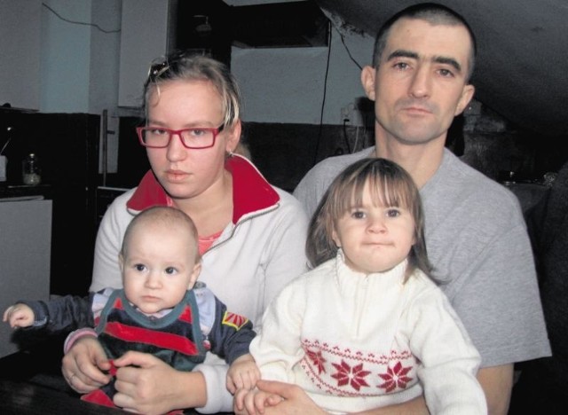 Tomasz Krawczyk pozostał ze swoimi dziećmi i 14-letnią córką żony