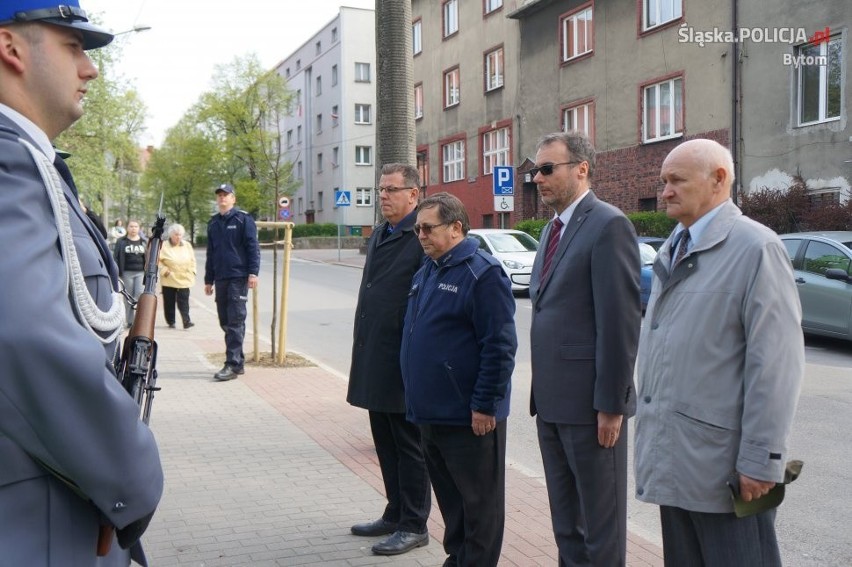 Mija 25 lat od tragicznej śmierci policjanta na służbie. Został zastrzelony ZDJĘCIA 