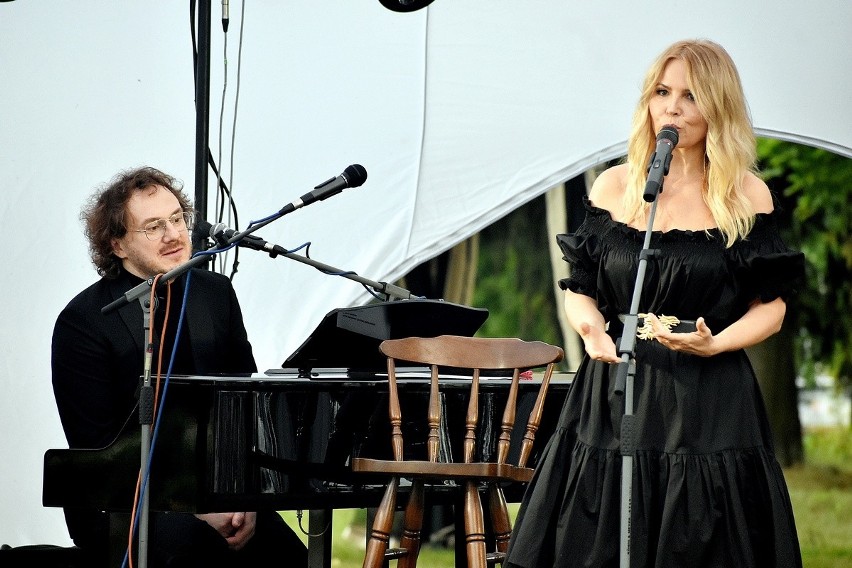 Anna Jurksztowicz zaśpiewała na finał festiwalu Otwarte Książki w Ciekotach [ZDJĘCIA]