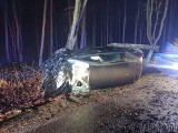 Poważny wypadek w Łambinowicach. Samochód został niemal zmiażdżony po zderzeniu z dzikiem