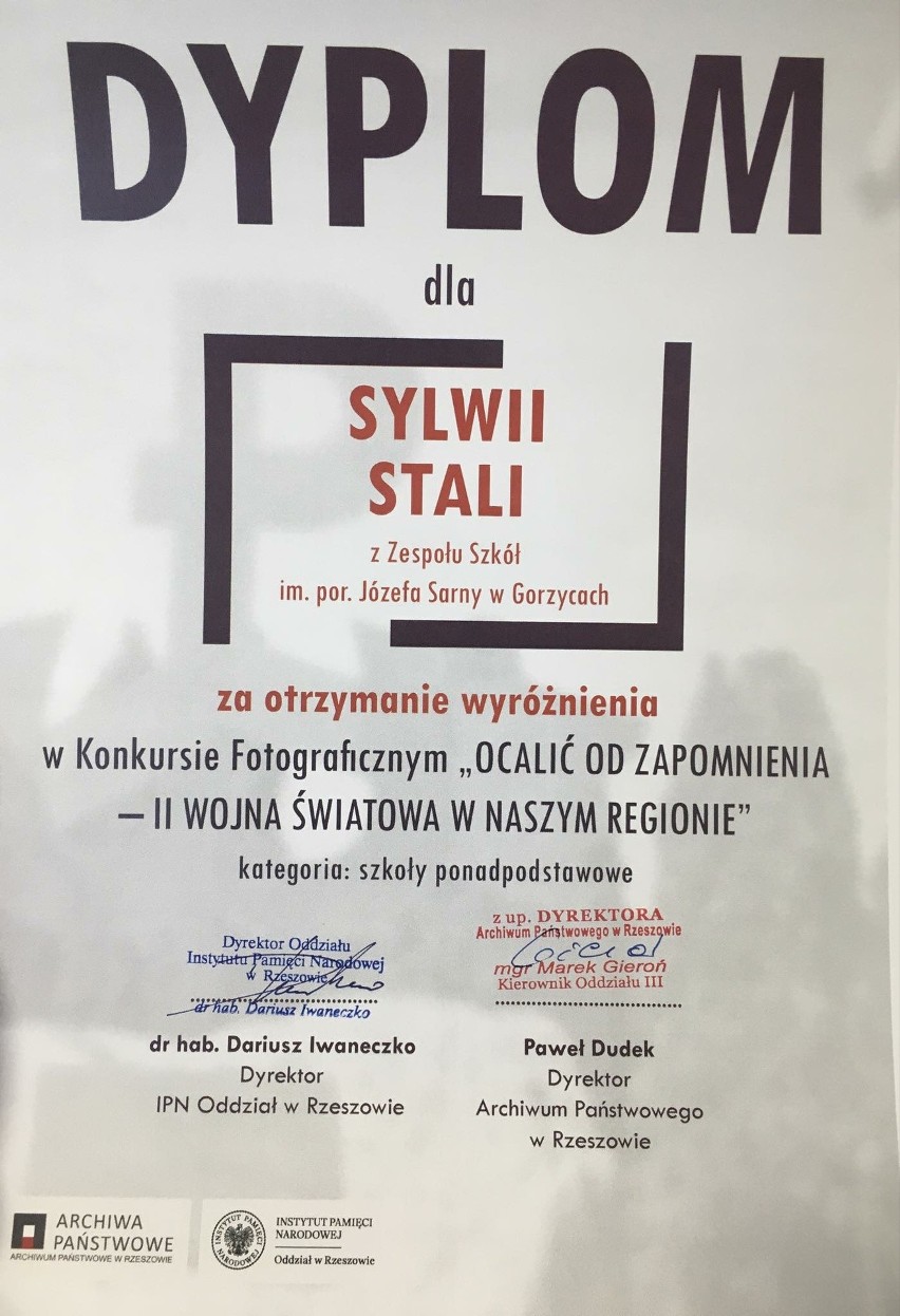 Sylwia Stala z Zespołu Szkół w Gorzycach otrzymała wyróżnienie w konkursie "Ocalić od zapomnienia - II wojna światowa  w naszym regionie"