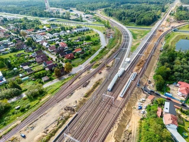 Now wybudowany przystanek kolejowy PKP na Zielonych Wzgórzach. - Po winny być z nim skomunikowane autobusowo Starosielce - uważa Karol Masztalerz, radny z listy Komitetu Tadeusza Truskolaskiego