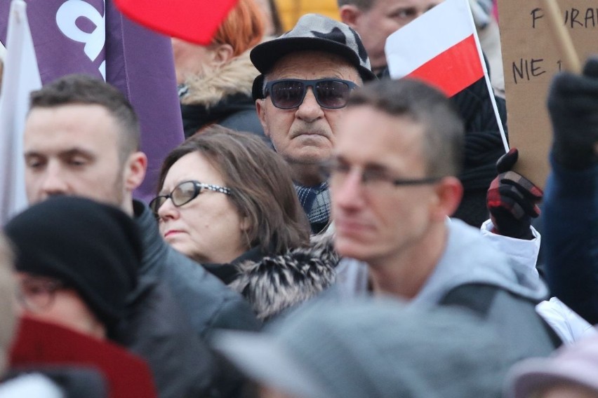 Protest w Kielcach przeciwko rządowi: -  To już przechodzi wszelkie granice