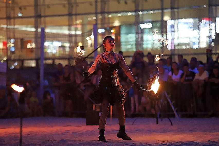 Festiwal Ognia na plaży w Manufakturze. Zobacz zdjęcia