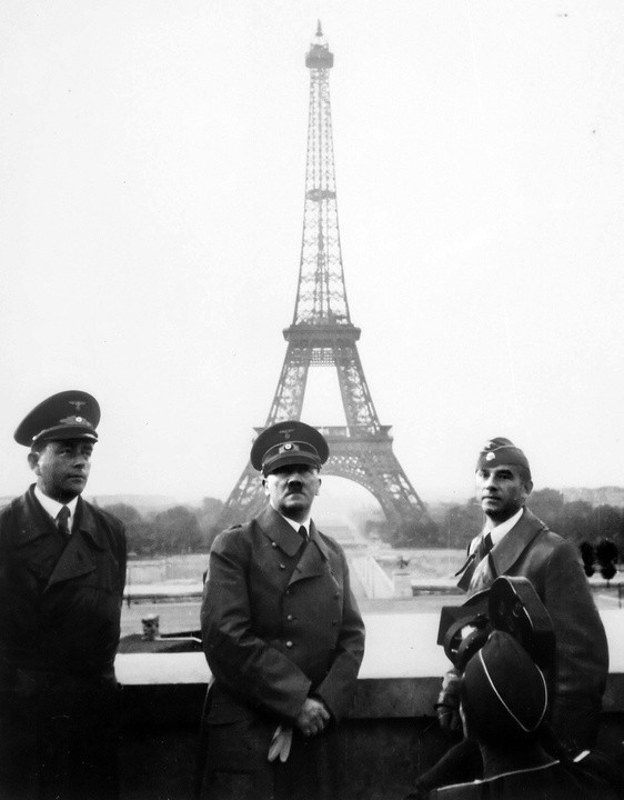 Adolf Hitler w Paryżu.