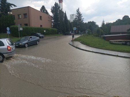 Z powodu ulewy najbardziej zalana była ul. Południowa, którą...