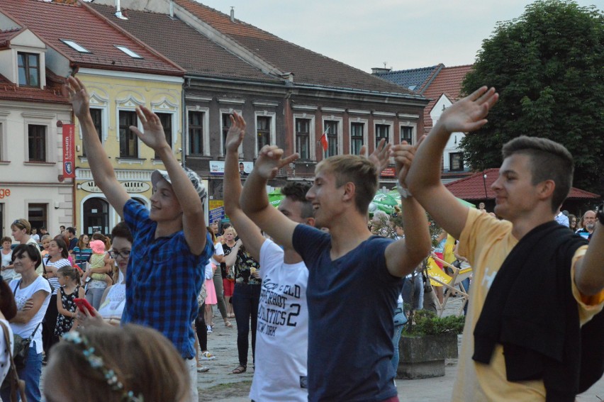 Myślenice. Nawet deszcz nie zdołał przeszkodzić w pomaganiu! Zebrano...