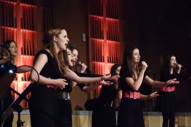 OiFP. Koncert Studium Wokalno-Aktorskiego "Szukamy stajenki"