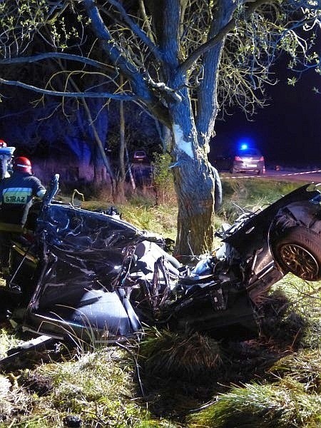 Wypadek BMW w m. Klejniki. 19-letni kierowca zginął na...