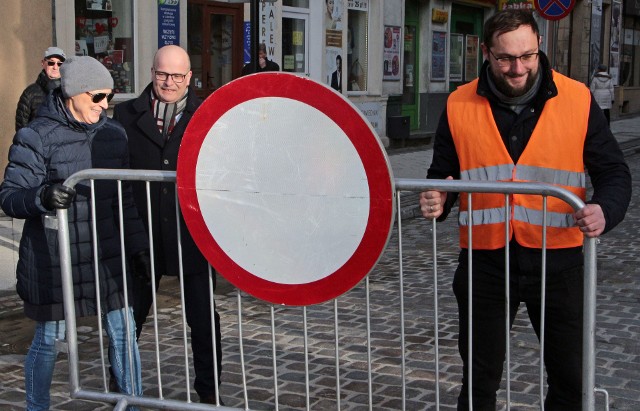 Luty 2020. Uroczyste zakończenie pierwszego etapu remontu ulicy Sienkiewicza w Grudziądzu.