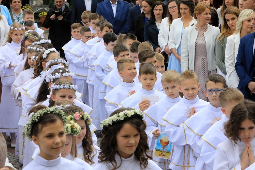 Pierwsza Komunia Święta i wczesna Komunia tylko dla pojedynczych rodzin. Msze komunijne także w tygodniu. Nowe wytyczne abp. Wiktora Skworca