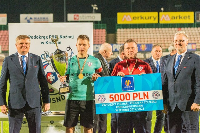 W zeszłym sezonie zespół Cosmosu Nowotaniec zdobył Puchar Polski w podokręgu Krosno.