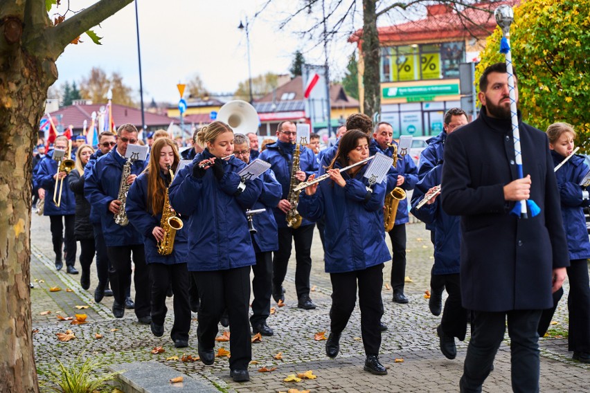 Złożenie kwiatów przy pomniku i uroczystości patriotyczne na rynku w Kolbuszowej [ZDJĘCIA, [WIDEO]