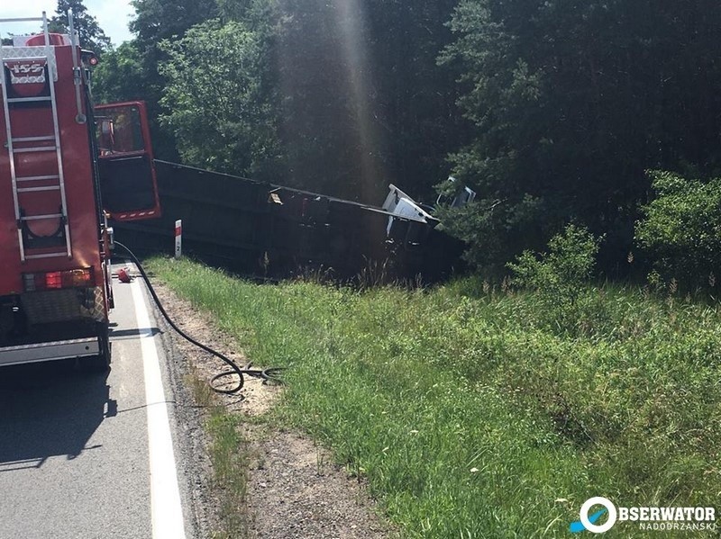 Tir zablokował drogę w kierunku Gryfina