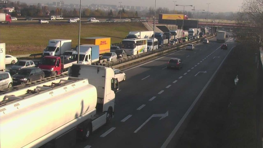 Wypadek pięciu aut na obwodnicy Krakowa, duże utrudnienia na A4
