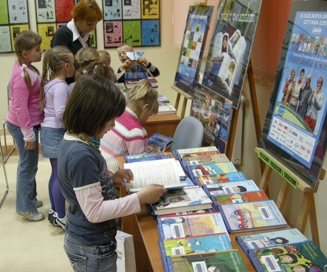Dzieci interesowały się książkami z kolekcji "Cała Polska czyta dzieciom&#8221;.
