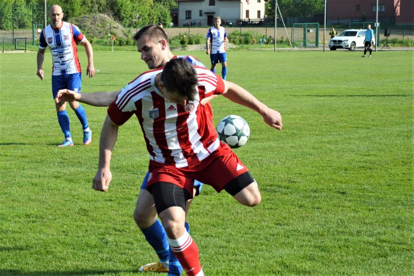 3. liga piłkarska. Soła Oświęcim pokonała Wisłę Sandomierz, robiąc  kolejny krok do utrzymania