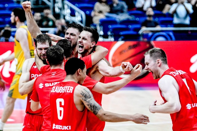 Radość polskich koszykarzy po pokonaniu Ukrainy w 1/8 finału EuroBasketu