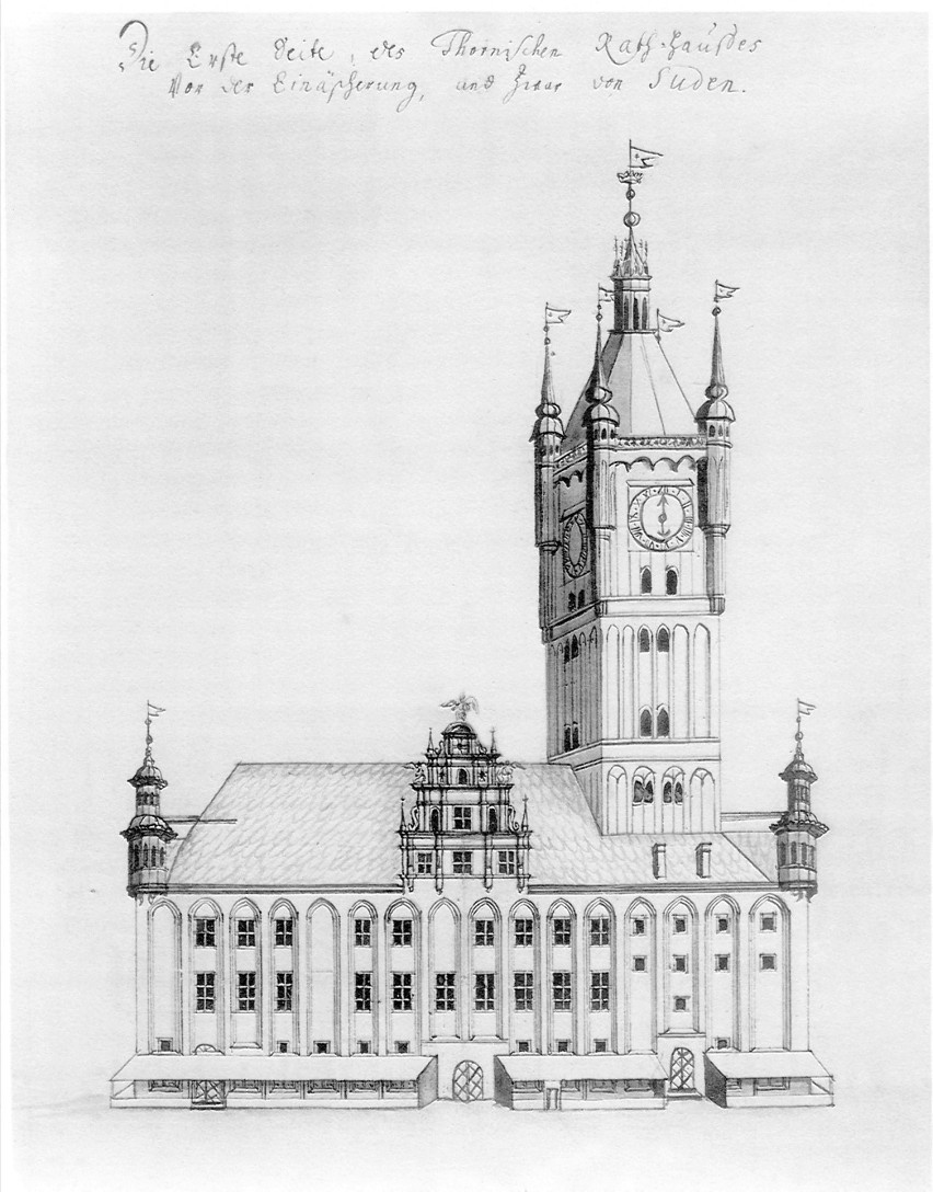 W 1593 r. ozdobny gotycki hełm wieży był remontowany i...