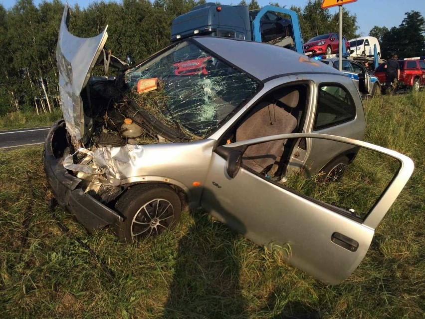 Wypadek na DK 74 w miejscowości Kolonia Szczercowska pod Bełchatowem. Zderzenie dwóch samochodów. 5 osób rannych. Dziecko w ciężkim stanie 