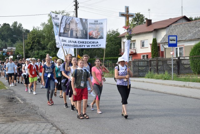 W ubiegłym roku przez Jurę Krakowsko-Częstochowską przeszły tysiące wiernych, którzy wędrowali na Jasną Górę.