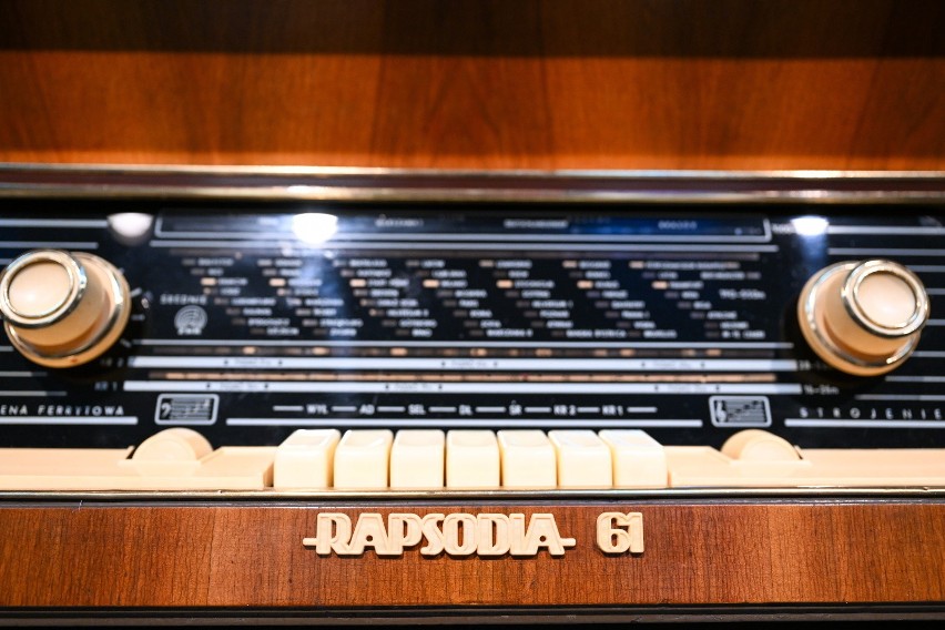 Radioodbiornik "Rapsodia 61" na wystawie „Radio Nostalgia -...