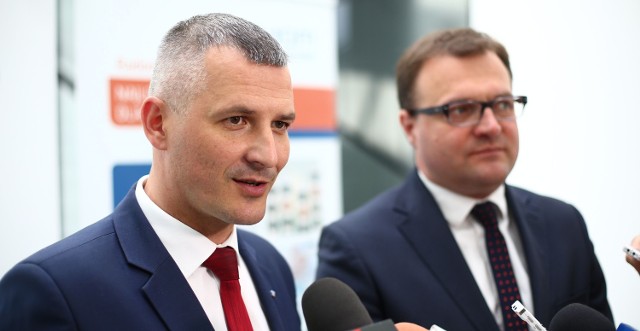 Prezydent Radomia Radosław Witkowski (z prawej) i  wiceprezydent Rafał Rajkowski na spotkaniu z przedsiębiorcami.