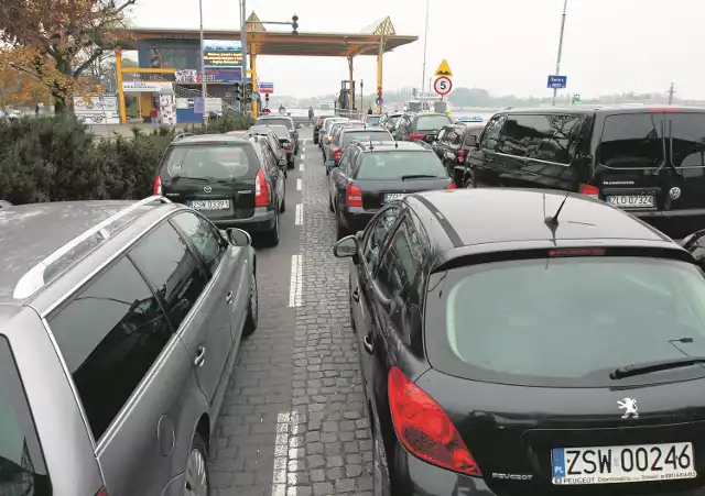 Tak było w piątek na przeprawie z Bielikami ok. godz. 13