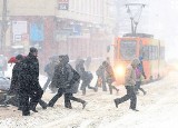 Atak zimy w Łodzi. Śnieżyca sparaliżowała miasto. Pamiętacie? ZDJĘCIA