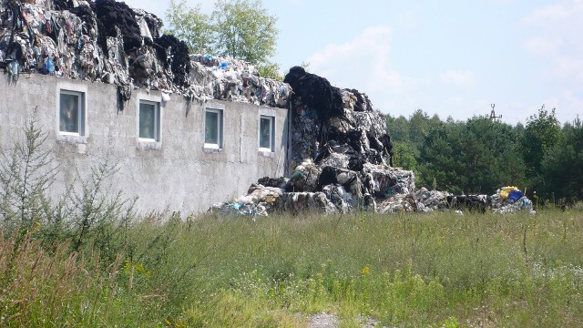 Tak wygląda teren firmy Bio-Plast, na którym nielegalnie składowano odpady