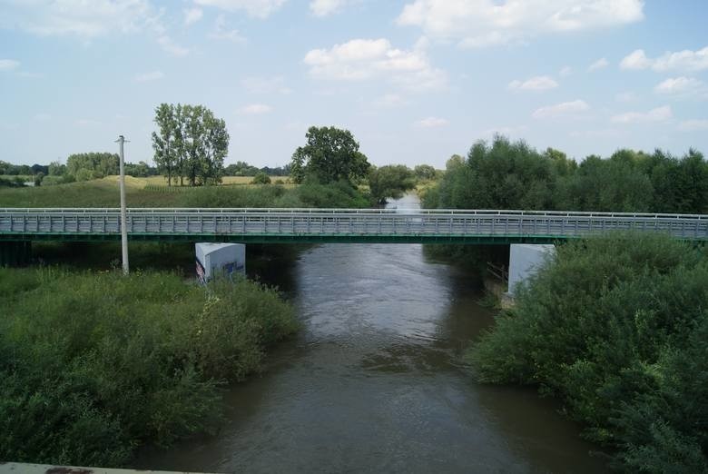 Most Bronisław na Wiśle zamknięty ze względu na katastrofalny stan