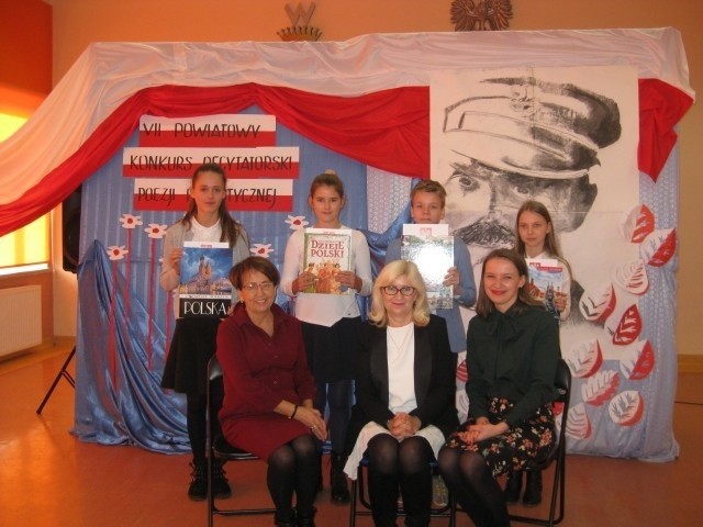 W Szkole Podstawowej w Osięcinach był VII Powiatowy Konkurs Poezji Patriotycznej 