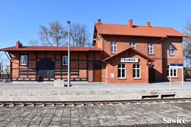 Uroczyste otwarcie "Stacji 60+" w Śliwicach w wyremontowanym budynku dworca PKP