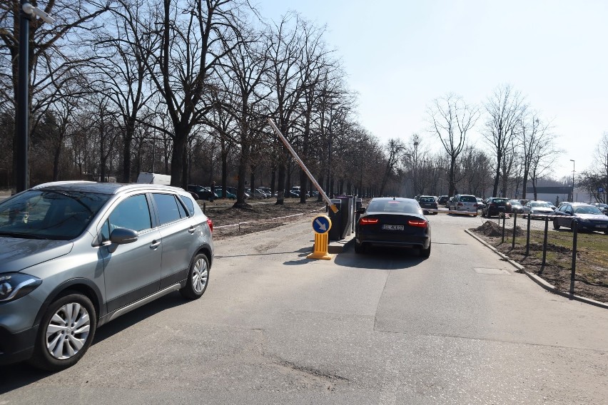 Ile będzie kosztować parking przed Aquaparkiem Fala w Łodzi? Płatne parkowanie już od tego tygodnia! Sprawdź ceny parkingu przy Fali