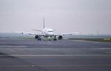 Niemcy. Samolot lecący z Poznania do Londynu wylądował w Paderborn z powodu alarmu bombowego. "Nie ma żadnego zagrożenia"