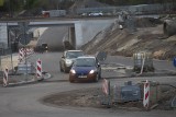 Nowy wiadukt w Dąbrowie Górniczej otwarty. Kierowcy jadą pod linią kolejową. Miasto to dziś jeden wielki plac budowy 