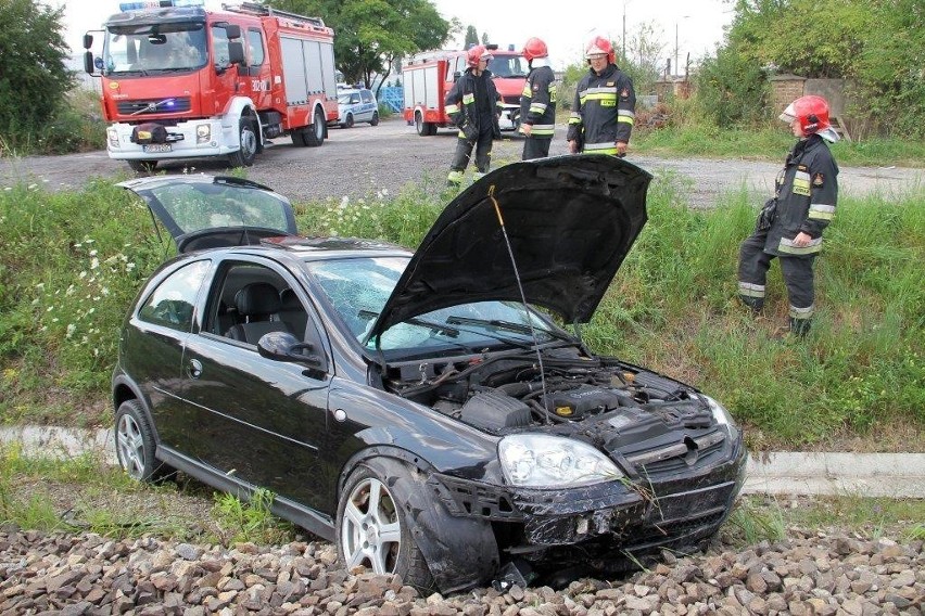 Auto w padło na torowisko
Auto w padło na torowisko