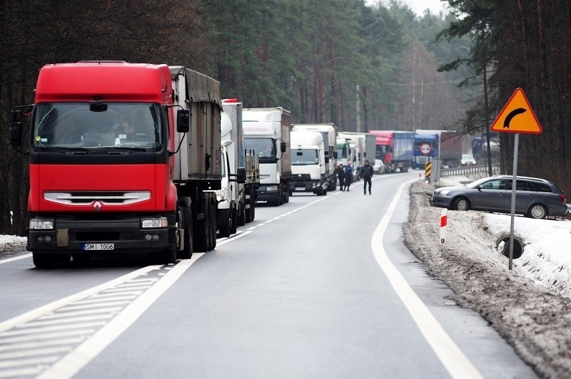 Strajk na Śląsku: Górnicy zablokowali drogi DK1 w...